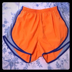 Women’s M Nike Tempo running shorts